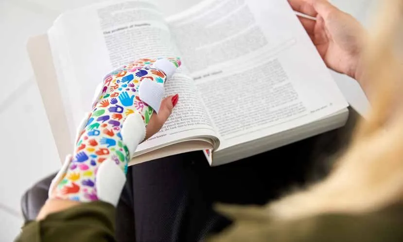 Tutore con stampa a pois colorati